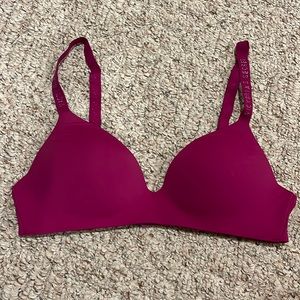 Victoria’s Secret wireless bra. Lightly lined. Size: 36B.